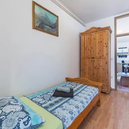 Apartman Amazing In With Wifi Pula