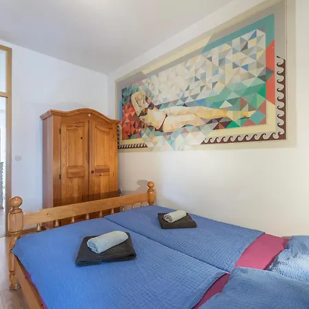 3 Bedroom Beautiful Apartment In Pula *