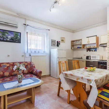Amazing In With Wifi Appartement Pula