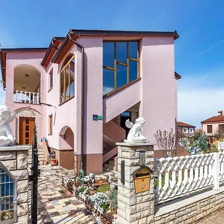 3 Bedroom Beautiful In * Pula
