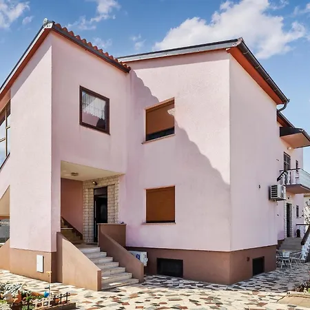 Appartement Amazing In With Wifi Pula