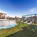 3 Bedroom Lovely In Apartment
