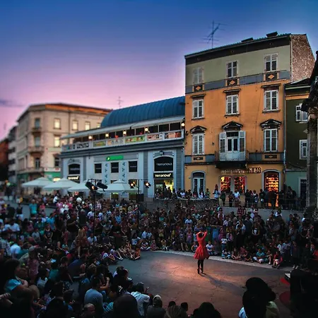 Amazing In With Wifi *